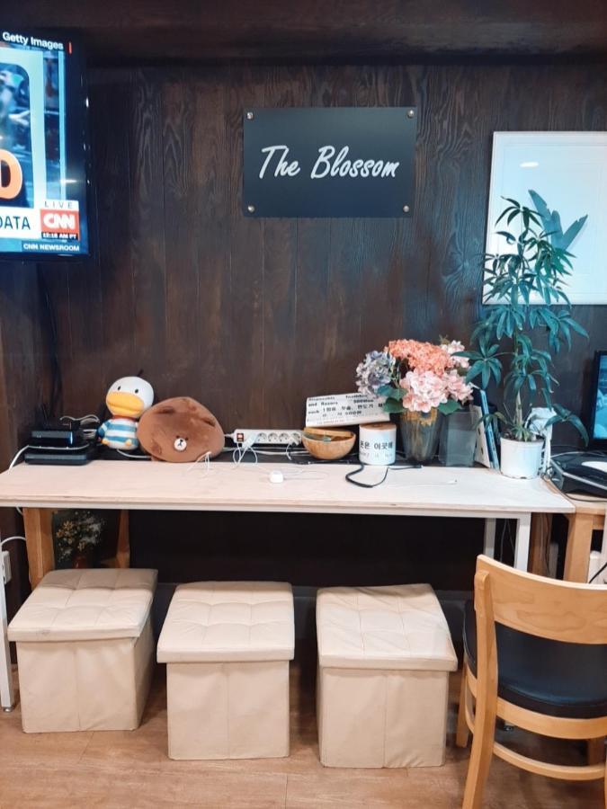 The Blossom Yeonnam Guesthouse Seoul Exterior photo