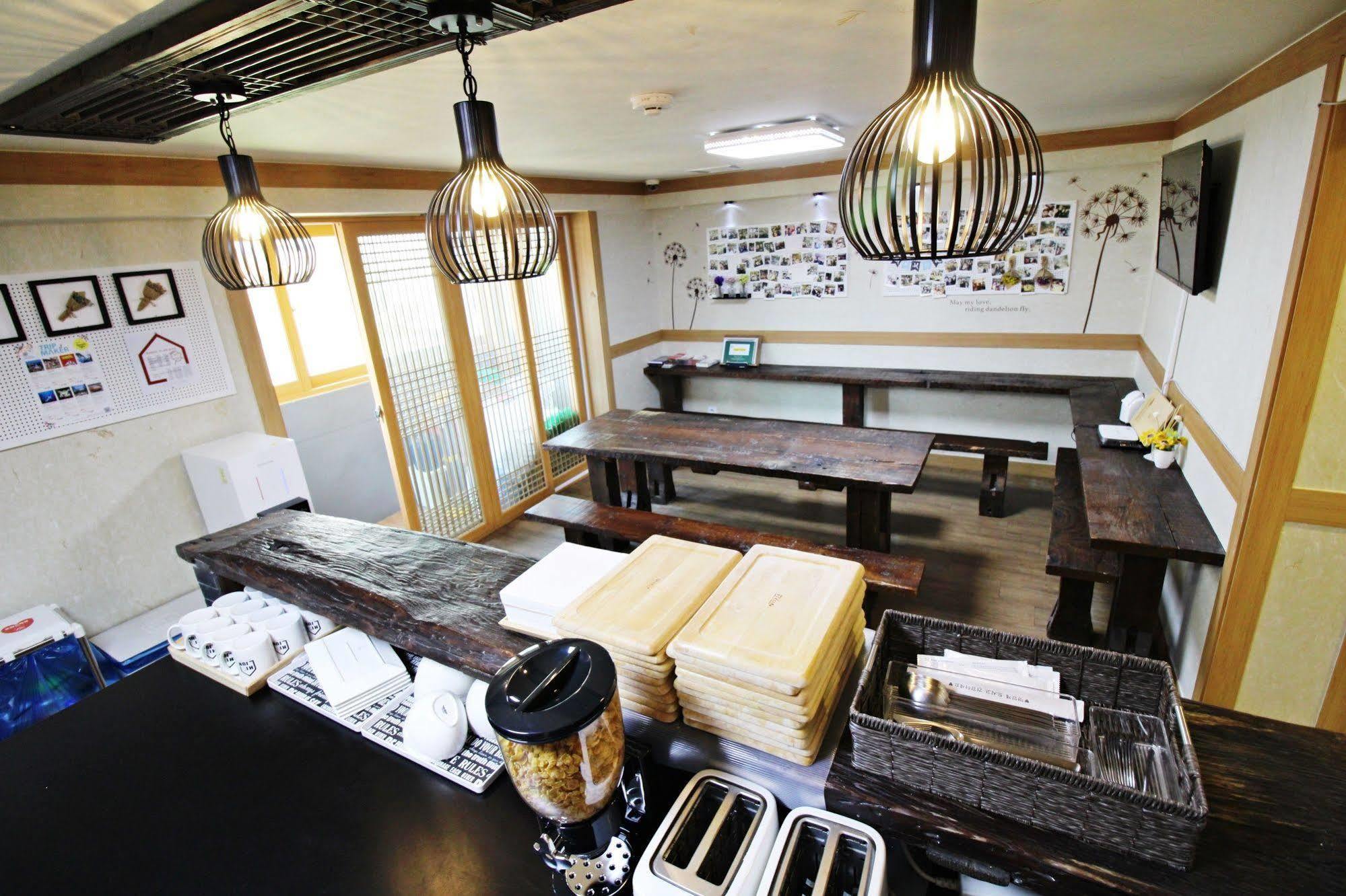 The Blossom Yeonnam Guesthouse Seoul Exterior photo