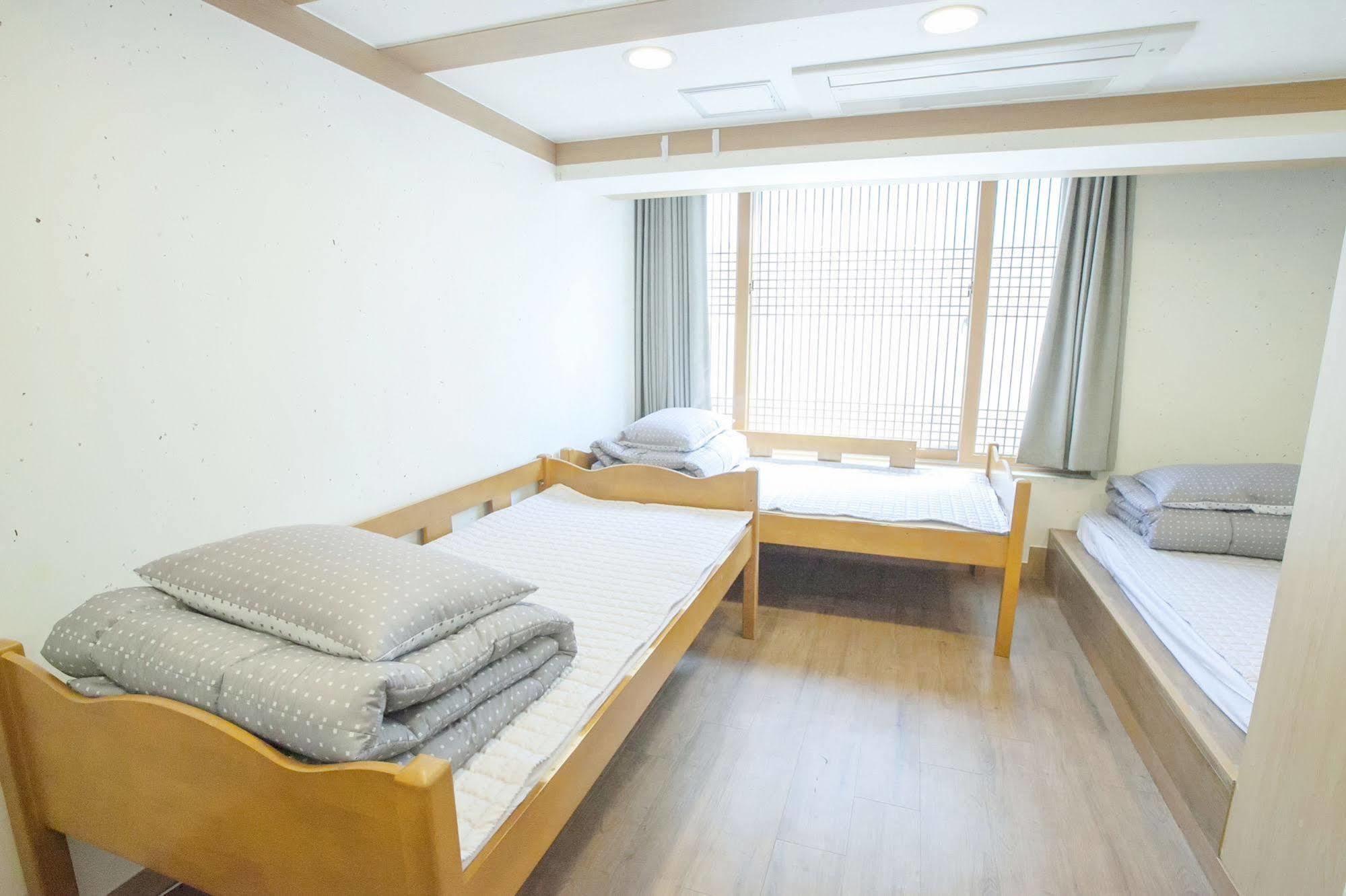The Blossom Yeonnam Guesthouse Seoul Exterior photo