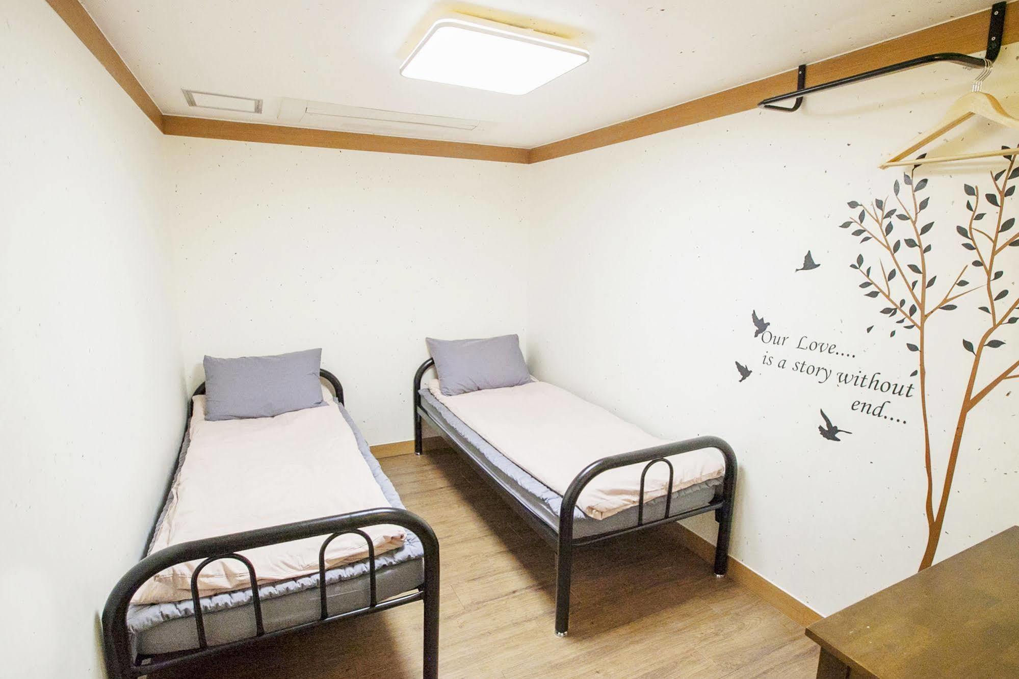 The Blossom Yeonnam Guesthouse Seoul Exterior photo