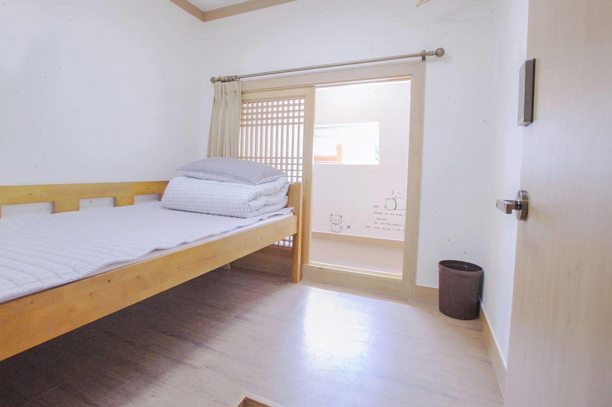 The Blossom Yeonnam Guesthouse Seoul Exterior photo